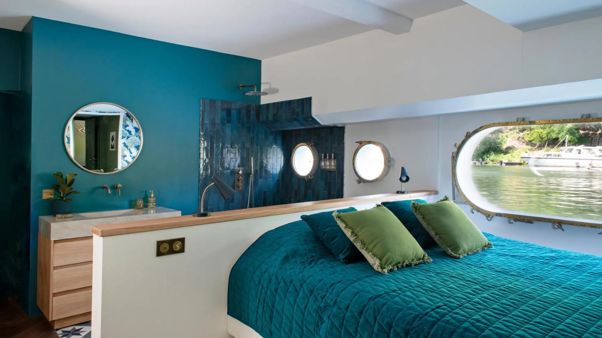 Escale Sur Seine Hotel Paris 5*,  France